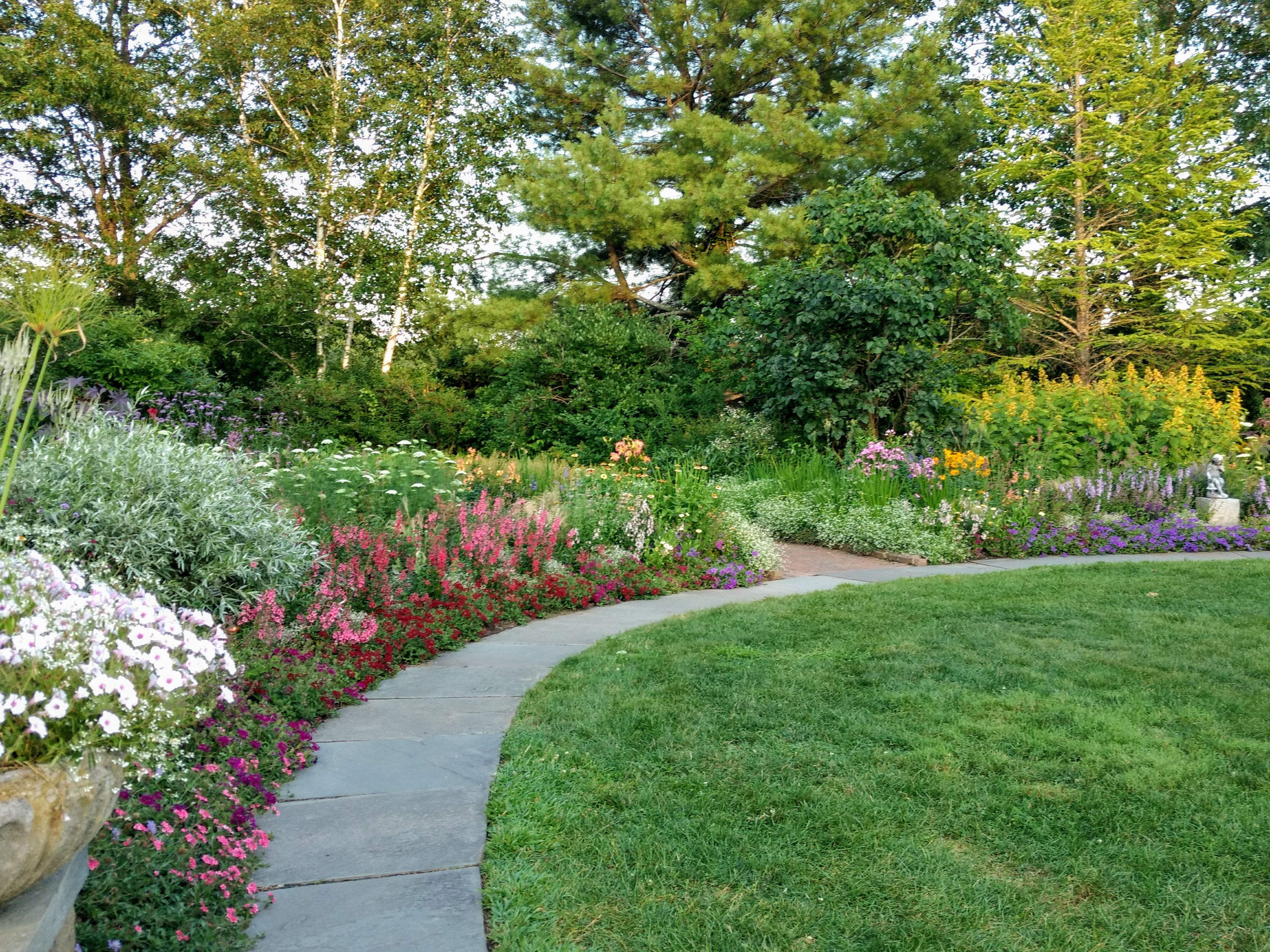 Благоустройство участка частного дома в Хасавюрте и Республике Дагестан